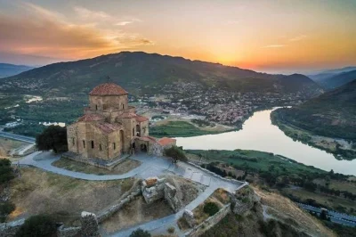 Explore mtskheta’s ancient cathedrals, jvari monastery views, and samtavro’s legends on a guided day trip from tbilisi. includes air-conditioned transport.