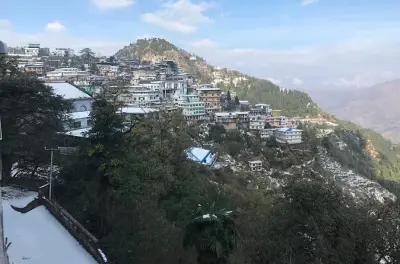 De Dehradun a Mussoorie: Carro privado, guia e visita às cachoeiras