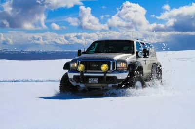 Scopri il golden circle d’islanda, gullfoss, geysir e il ghiacciaio langjökull con un tour privato in super jeep, con pick-up dall’hotel e guida locale. fermate flessibili incluse.
