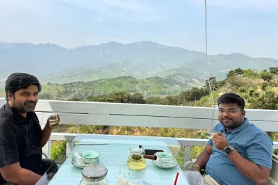 Scopri la grande muraglia di mutianyu con pickup privato dall’aeroporto di pechino, accesso vip e pranzo locale. ideale per scali, con trasferimenti e biglietti inclusi.