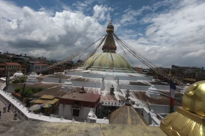 Entdecke kathmandus berühmte unesco-weltkulturerbestätten bei einer privaten tagestour. inklusive hotelabholung, lokaler guide und transport. erlebe pashupatinath, boudhanath & patan hautnah.