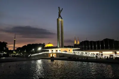 Fatahillah Square at night: Jakarta Old Town tour with dinner