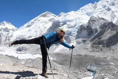 Erlebe die everest base camp wanderung ab kathmandu mit erfahrenen sherpa-guides, Übernachtungen in tea houses und hin- und rückflug. inklusive gepäckträger, hotelabholung und abschiedsessen.