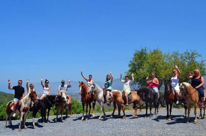 Cavalgada em Fethiye: Florestas de pinheiros e vistas da costa
