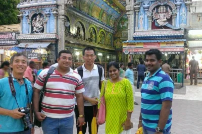 Erkunde madurais altstadt mit guide, erfahre tempel-legenden, sieh rituale und genieße snacks – private tour mit headsets und wasser inklusive.