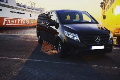 Transfer privativo no aeroporto de atenas com motoristas que falam inglês, carros mercedes pretos, água mineral, wifi e pickup flexível. cadeiras para crianças disponíveis sob pedido.