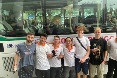 Transfert direct du vieux quartier de hanoi à l’île de cat ba avec prise en charge à l’hôtel, traversée en bateau rapide, wifi et trajet express. billets flexibles sans date fixe.