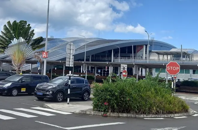 Accoglienza con cartello al trasferimento aeroporto Mauritius