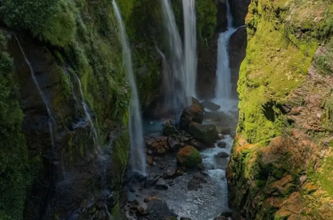 Canyon jurassique et cascades Quebrada Gata au Costa Rica
