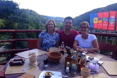 Esplora la romania in 13 giorni con una guida privata. visita castelli, monasteri dipinti, città medievali e villaggi nascosti. itinerario flessibile, approfondimenti locali.