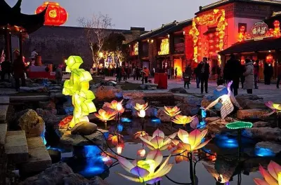 Nanjing à noite: Muralha Ming, mercado e luzes no rio