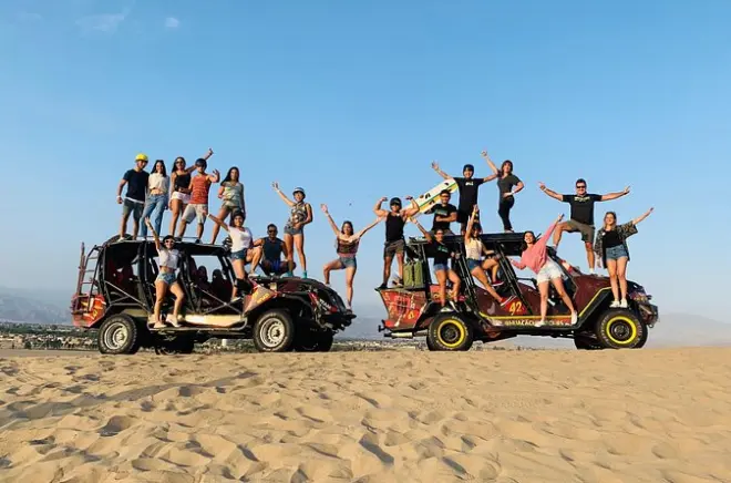 Passeio de buggy e sandboard no deserto de Huacachina