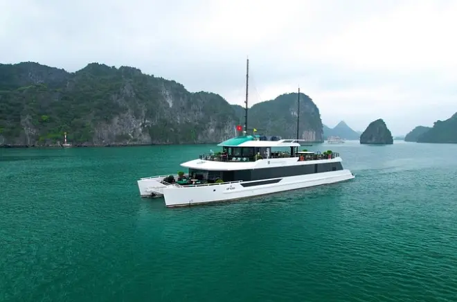 Baía de Ha Long: Caiaque, almoço e pôr do sol saindo de Hanoi