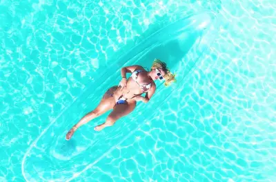 Klare Kajak-Drohnenfotografie: Turks und Caicos