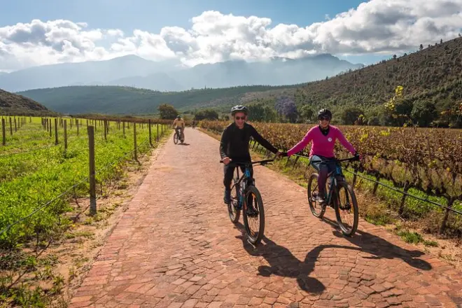 Franschhoek e-bike e degustazione vini con pranzo