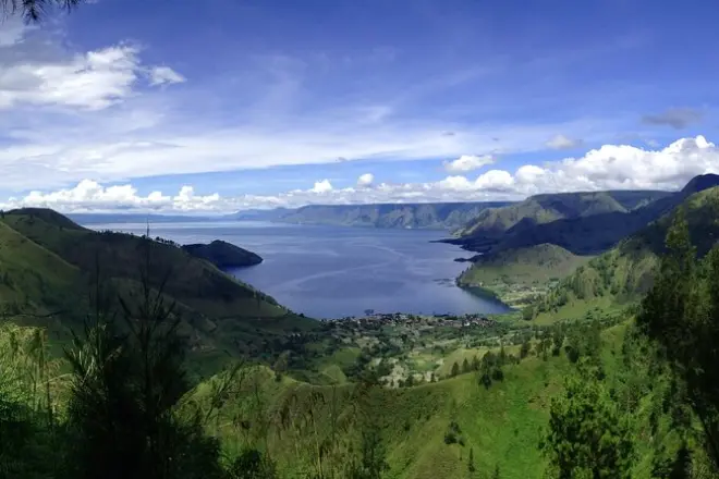 Brastagi Highland & Lake Toba day tour from Medan