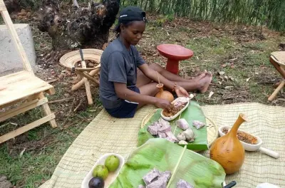 Rwanda Lokale Gemeinschaft: Kaffee, Kulturdorf & Essen