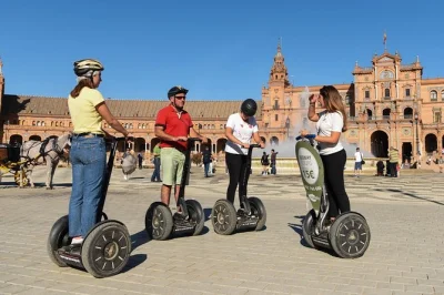 Erkunde sevillas altstadt, triana und die plaza de españa auf einer segway-tour mit lokalem guide. inklusive helm, kurzer einweisung und spannenden geschichten.