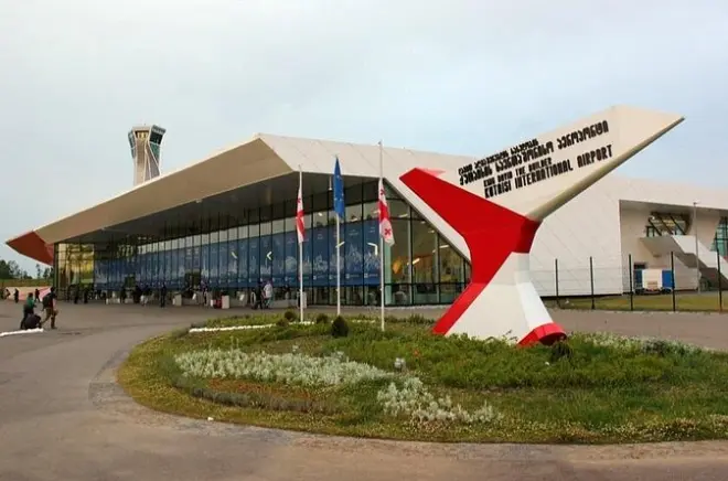 Privater Transfer vom Flughafen Kutaisi direkt nach Tiflis