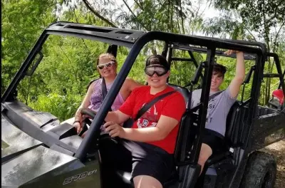 Conducción de buggy en St Kitts: Selva y playa