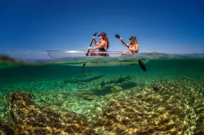 Kayak transparente en la bahía de Stoja: Alquileres de kayak