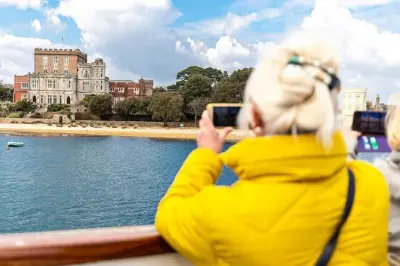 Crociera natalizia a Poole Harbour: Vin brulé e mince pies