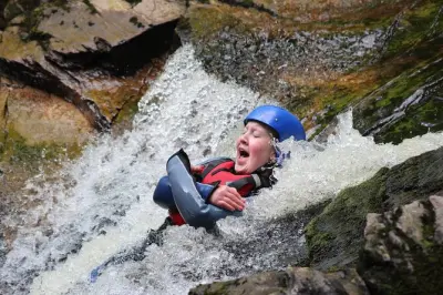 Saut de falaise et canyoning à Keltneyburn depuis Aberfeldy