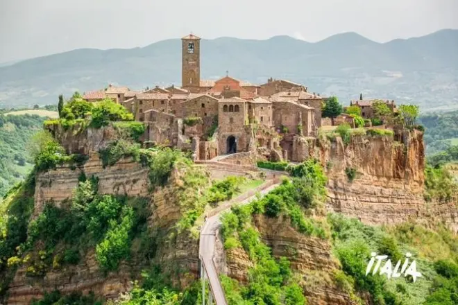 Orvieto et Civita di Bagnoregio depuis le port de Civitavecchia