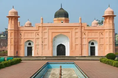 Ganztägig Dhaka: Lalbagh Fort, Ahsan Manzil und Altstadt entdecken