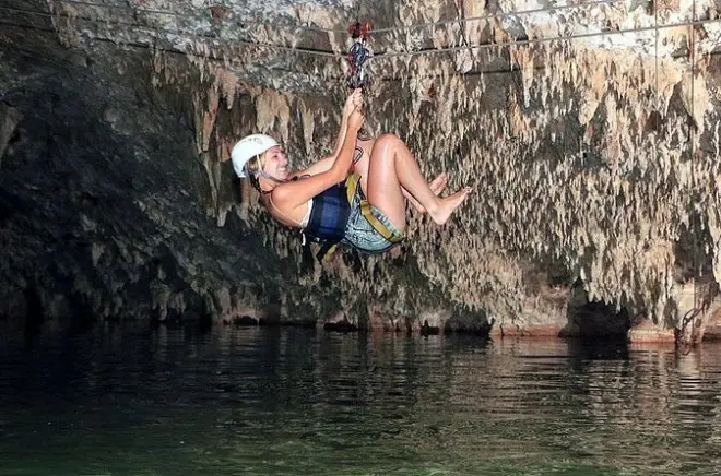 Snorkel em Tulum: E-bike, tirolesa e cenote