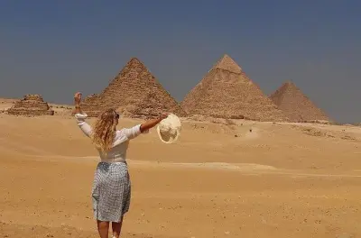 Pyramides de Gizeh, balade à dos de chameau, Sakkara et Memphis