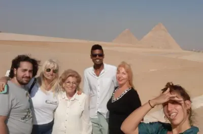 Pirámides de Giza, Esfinge y Gran Museo Egipcio desde El Cairo