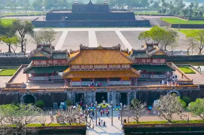 Cité impériale de Hué, tombeaux royaux et balade en bateau-dragon