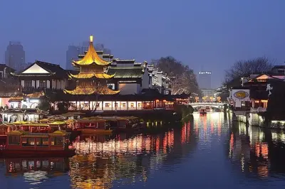 Nanjing Nacht-Tour: Qinghuai-Flussfahrt mit Abendessen