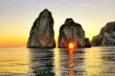 Capri au coucher du soleil : Apéritif et visite de quatre grottes