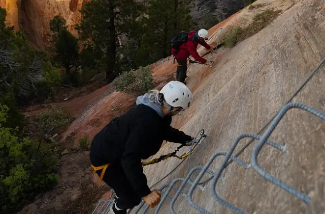Arrampicata via ferrata a Zion: Percorso sulla cresta Harnessed Ridge