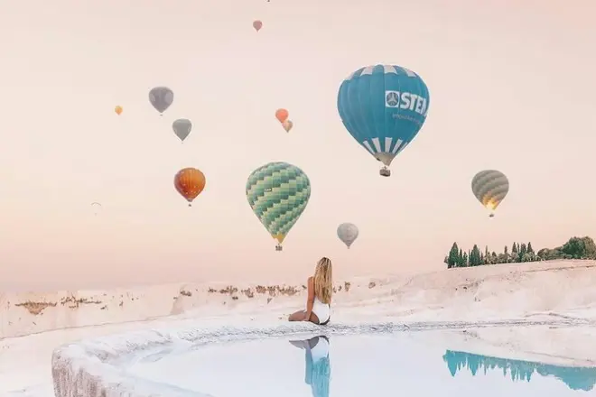 Volo in mongolfiera a Pamukkale: Champagne all’alba