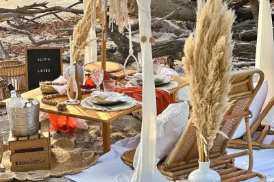 Luxus-Strandpicknick in Tamarindo mit Charcuterie und Komplett-Setup