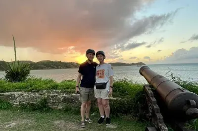 Coucher de soleil aux ruines historiques d’Antigua en e-bike