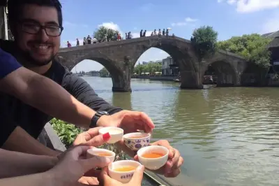 Zhujiajiao vicino a Shanghai: Gondola e assaggio di cibo locale