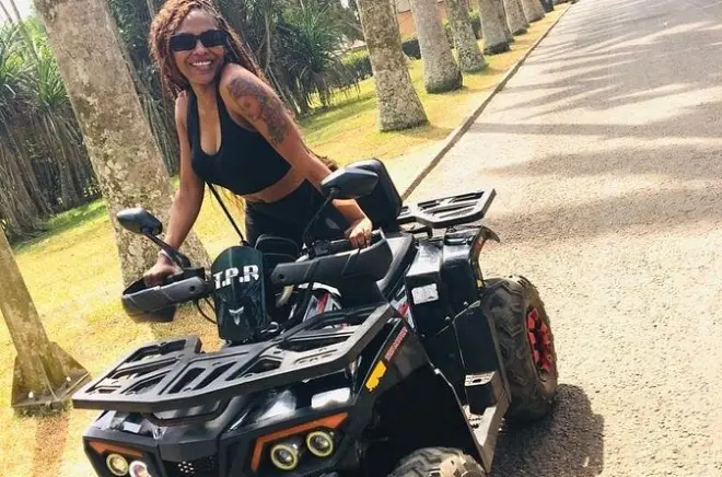 Quadriciclo perto de Accra: Passeio, jardim botânico e cachoeiras