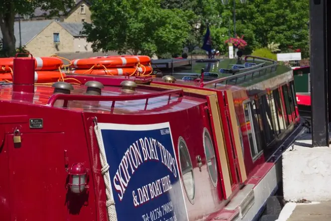 Passeio de barco Drinks Ahoy em Leeds com coquetéis e música ao vivo