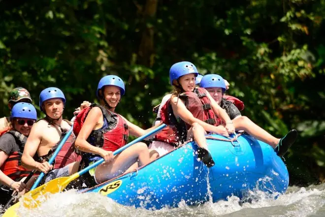 Rafting classe II-III em La Fortuna: Quadriciclo e rio no mesmo dia