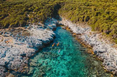 Snorkel cerca de Pula: Kayak en cuevas marinas en el cabo Kamenjak