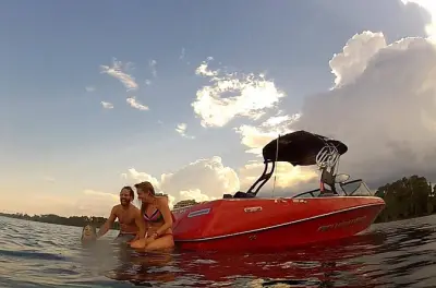 Lac Bryan : Ski nautique, wakeboard et tubing en bateau privé