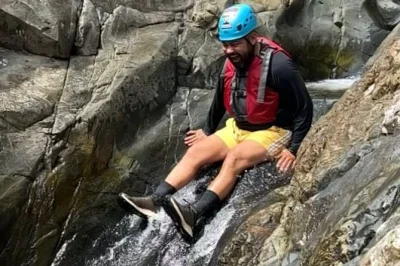 Descubre el yunque con caminatas por ríos, pozas naturales, saltos desde acantilados y un bosque de bambú. incluye recogida en san juan y guía local certificado.