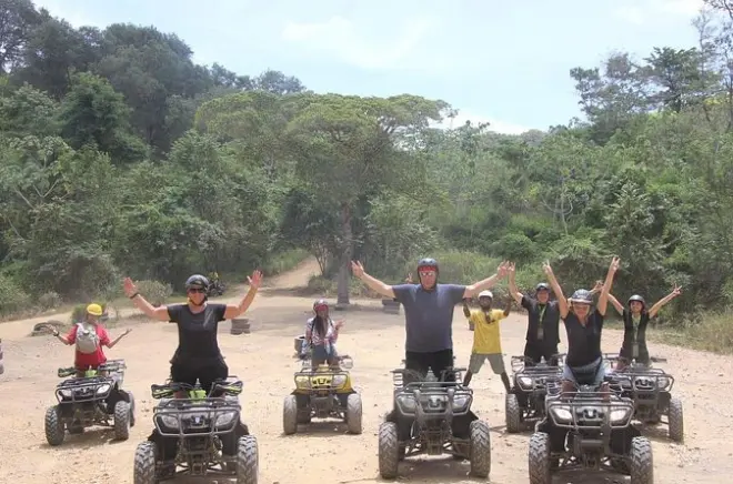 Conduite de quad dans les îles Bay : Jungle, plage et faune