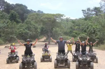 Conduite de quad dans les îles Bay : Jungle, plage et faune