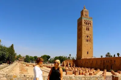 Privater Ausflug von Agadir nach Marrakesch mit Medina und Garten