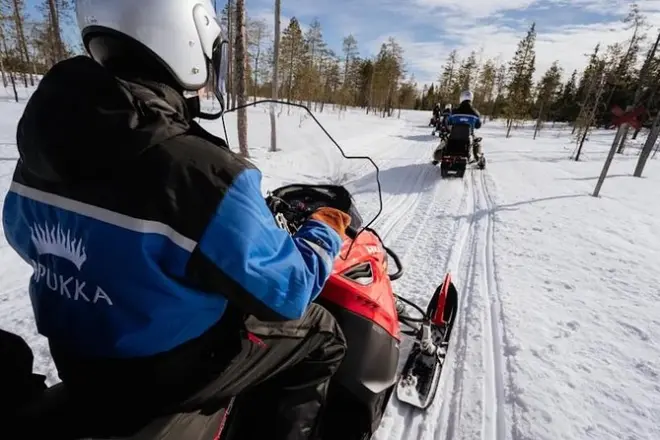 Motoneige et pêche sur glace à Rovaniemi : Activité d’hiver